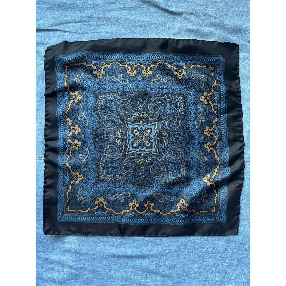 VTG Italian Silk Scarf Quiet Luxury Parisian Old Money Foulard Medallion 19"